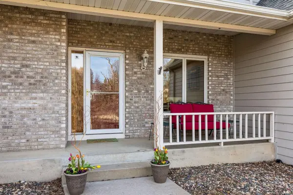 1467 Pond Wynde N, Eagan, MN 55122