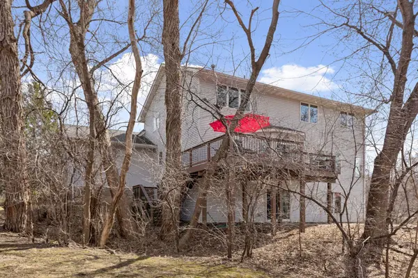 1467 Pond Wynde N, Eagan, MN 55122