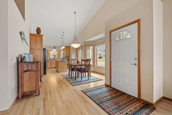 704 Crescent Curve, White Bear Lake, MN 55127