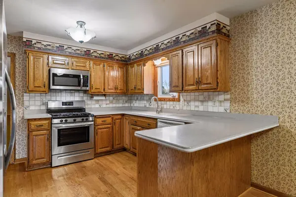 8224 Hillside DR, Eden Prairie, MN 55347