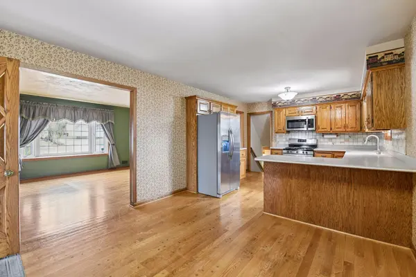 8224 Hillside DR, Eden Prairie, MN 55347