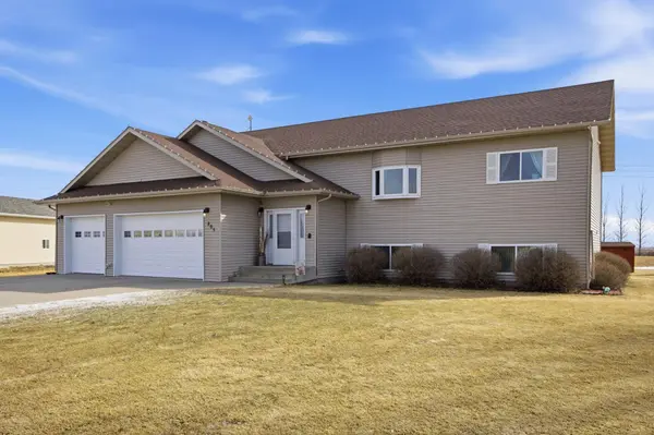 805 Leonards WAY, Argusville, ND 58005