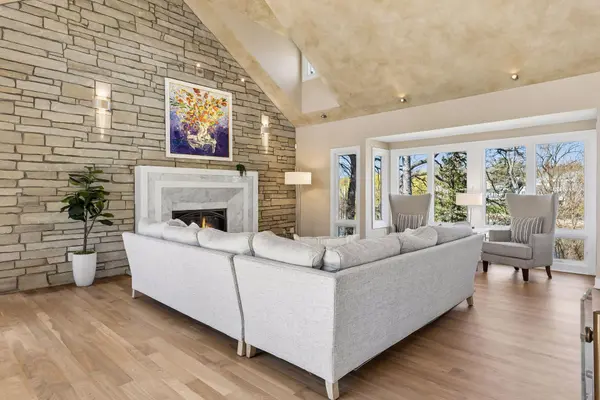 4812 W Sunnyslope RD, Edina, MN 55424
