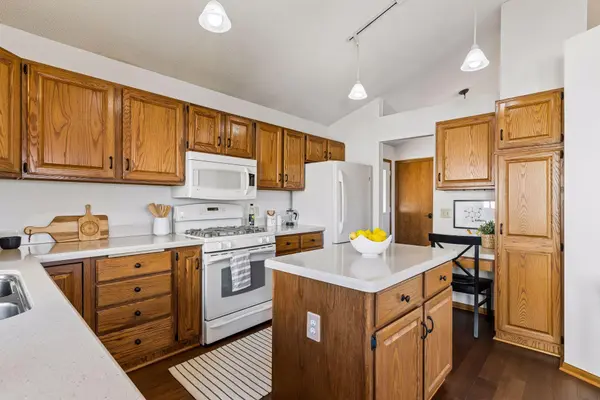 1011 Boston Hill RD, Eagan, MN 55123