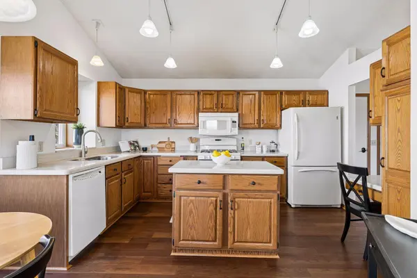 1011 Boston Hill RD, Eagan, MN 55123