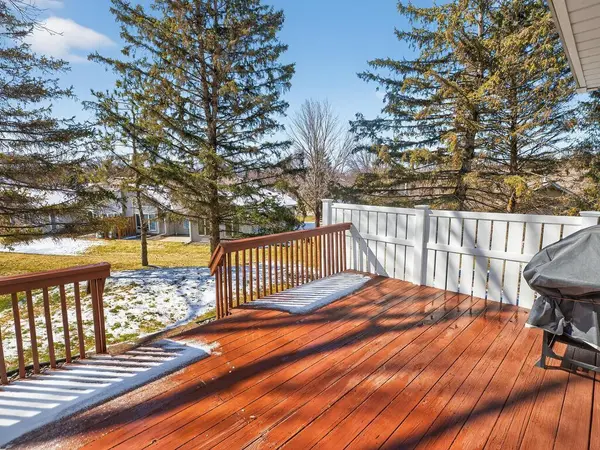 10675 Sherman DR, Eden Prairie, MN 55347