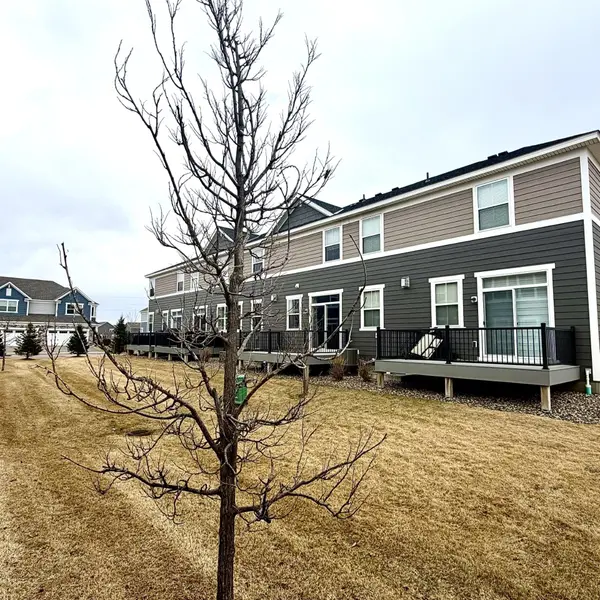 18378 Gladden LN, Lakeville, MN 55044