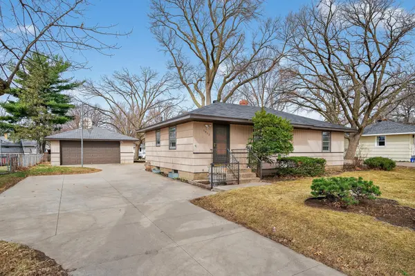 5053 Brighton LN, Mounds View, MN 55112