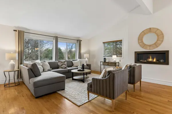 14401 Tonkadowns DR, Minnetonka, MN 55345