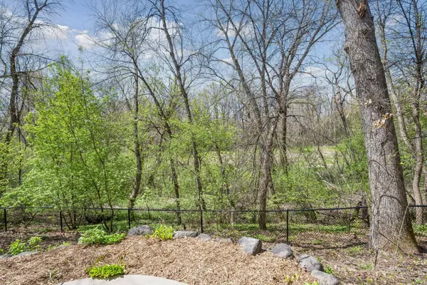 925 Queensland LN N, Plymouth, MN 55447