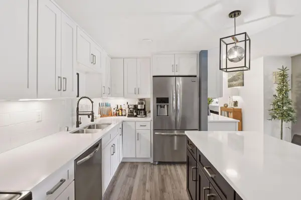 10401 Cedar Lake RD #410, Minnetonka, MN 55305