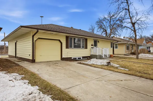 77 18th AVE N, Fargo, ND 58102