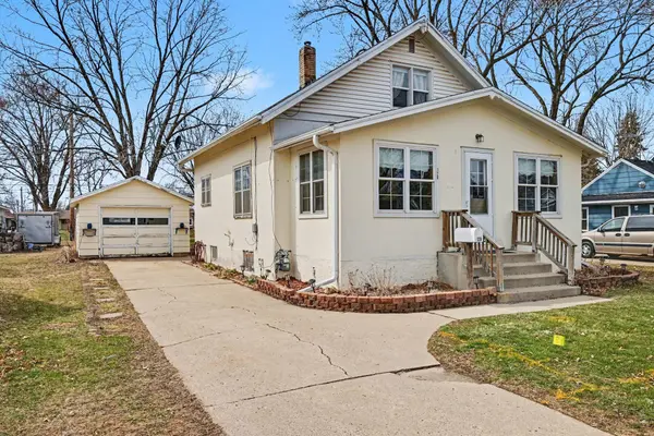 120 S Grove ST, Belle Plaine, MN 56011