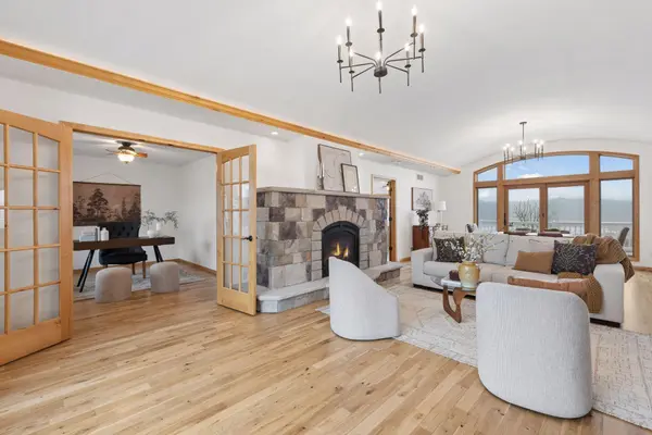 869 Yellowstone TRL, Waconia, MN 55387