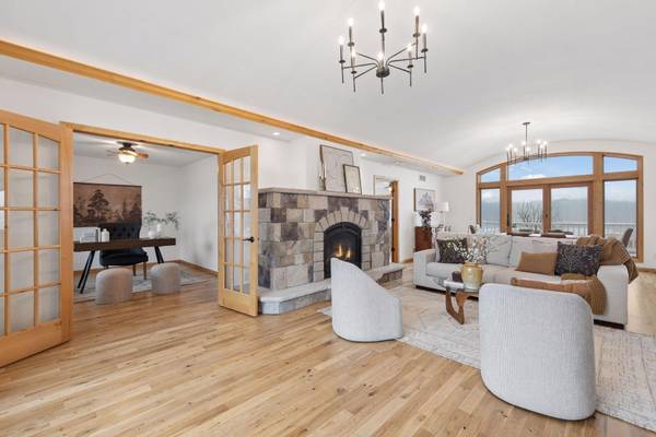 869 Yellowstone TRL, Waconia, MN 55387