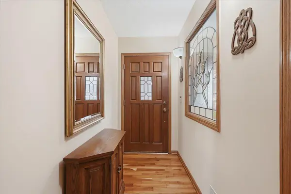 561 Deer Ridge LN S, Maplewood, MN 55119