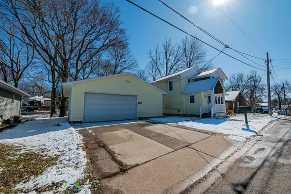 1586 Bluebird LN, Mound, MN 55364