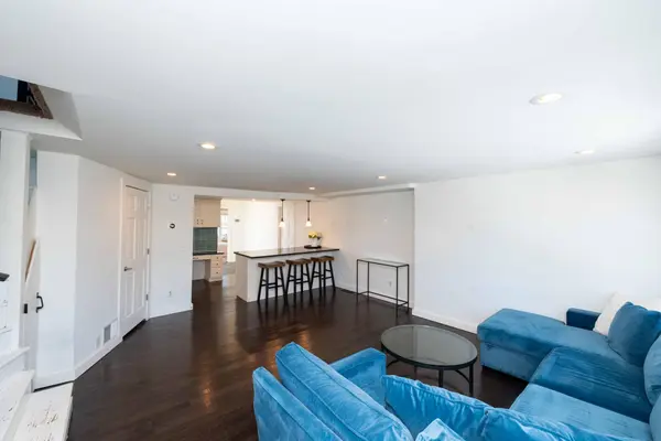 1586 Bluebird LN, Mound, MN 55364