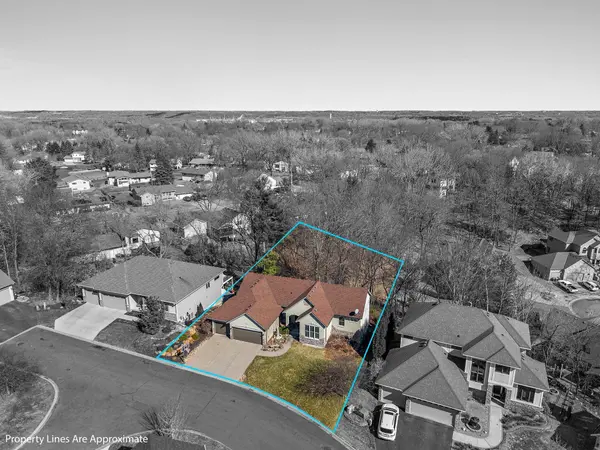 8116 Clifford CIR, Inver Grove Heights, MN 55076