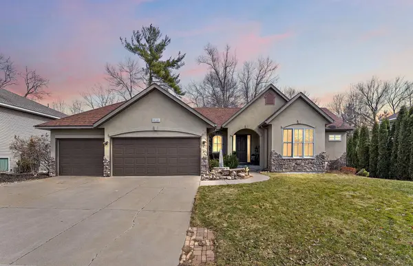 8116 Clifford CIR, Inver Grove Heights, MN 55076