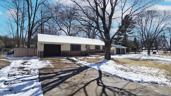1894 Maryknoll AVE N, Maplewood, MN 55109