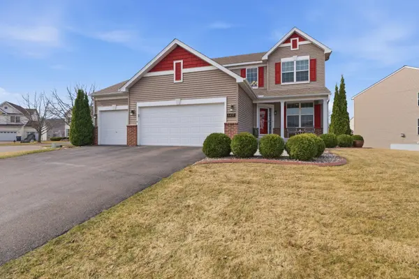 8437 Blazing Star CIR, Shakopee, MN 55379