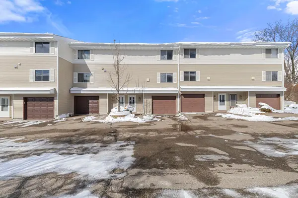 2361 Dorland LN E, Maplewood, MN 55119