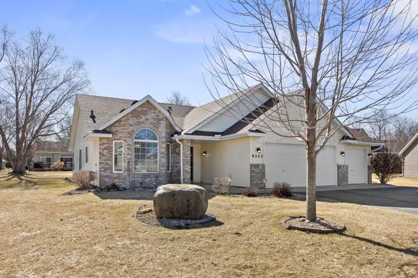 9242 Dunbar Knoll CIR N, Brooklyn Park, MN 55443