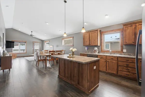 870 Brentwood CIR, River Falls, WI 54022