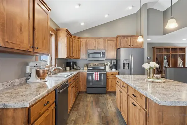 870 Brentwood CIR, River Falls, WI 54022