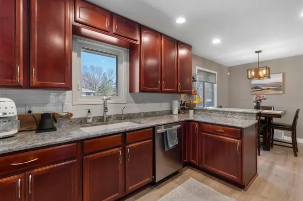 5609 Upper 136th Street CT W, Apple Valley, MN 55124