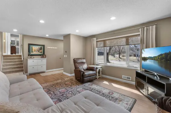 5609 Upper 136th Street CT W, Apple Valley, MN 55124