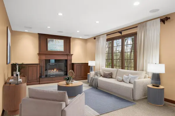 1592 Norwood CIR, Eagan, MN 55122