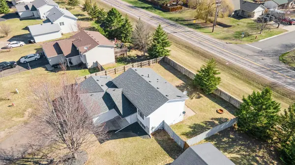 800 11th AVE SW, Isanti, MN 55040