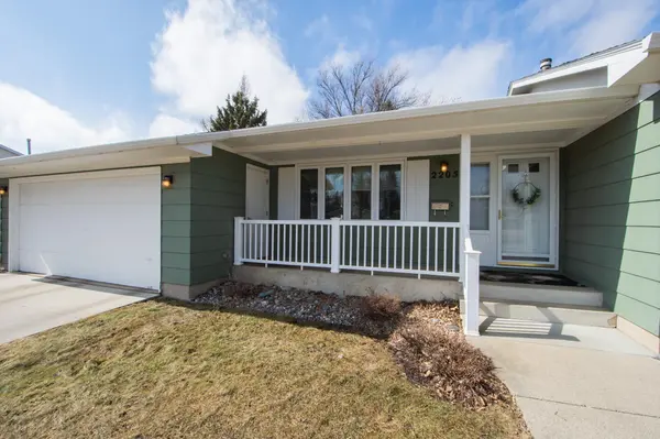 2205 14th ST S, Moorhead, MN 56560