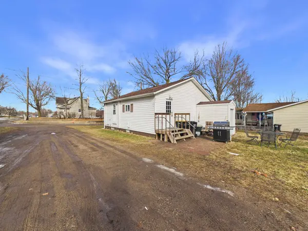 900 4th ST, Holdingford, MN 56340