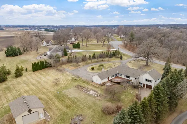 9675 SUMMIT PL, Chaska, MN 55318