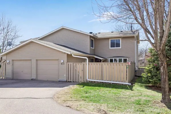 1082 Carmel CT, Shoreview, MN 55126