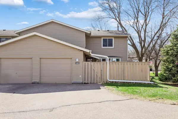 1082 Carmel CT, Shoreview, MN 55126