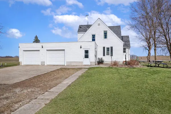 42365 150th ST, Waseca, MN 56093