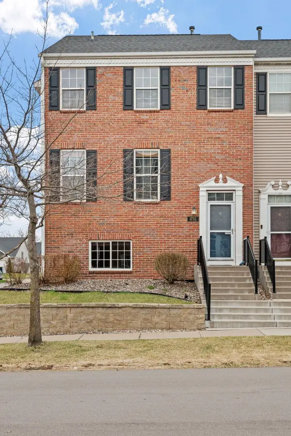 1751 Grove DR, Shakopee, MN 55379