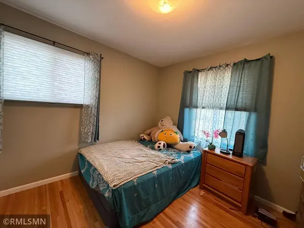 120 Oakwood RD, Apple Valley, MN 55124