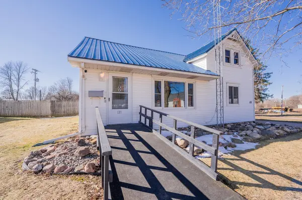 121 W Oak ST, Stanley, WI 54768
