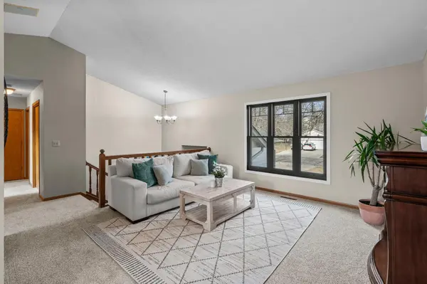 1795 Windjammer DR, Woodbury, MN 55125