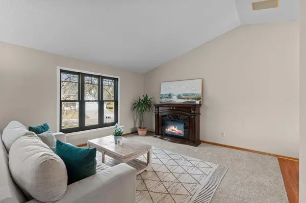 1795 Windjammer DR, Woodbury, MN 55125