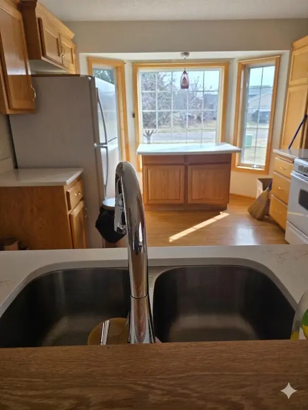 820 Shady Ridge LN, Braham, MN 55006