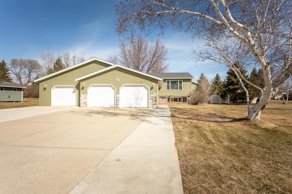 1177 Bridgeport LN NW, Alexandria, MN 56308