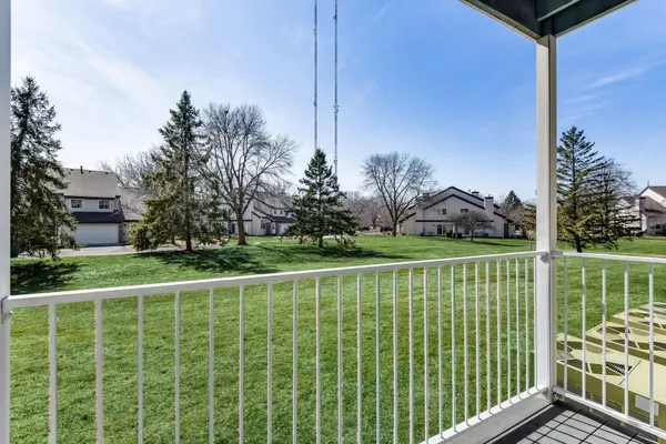 766 County Road F W #E, Shoreview, MN 55126