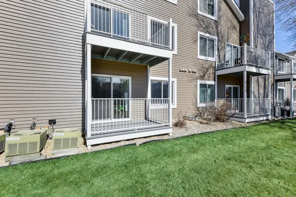 766 County Road F W #E, Shoreview, MN 55126