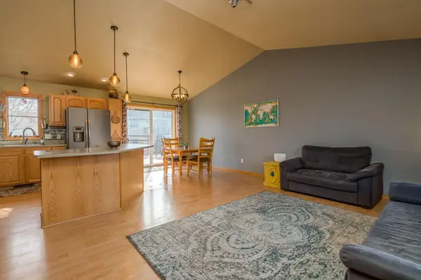 220 Cole CT, Mankato, MN 56001
